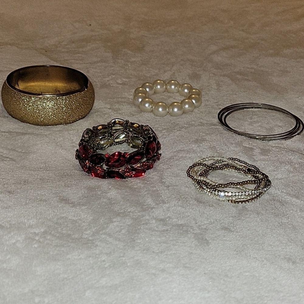 Bundle of bracelets USED